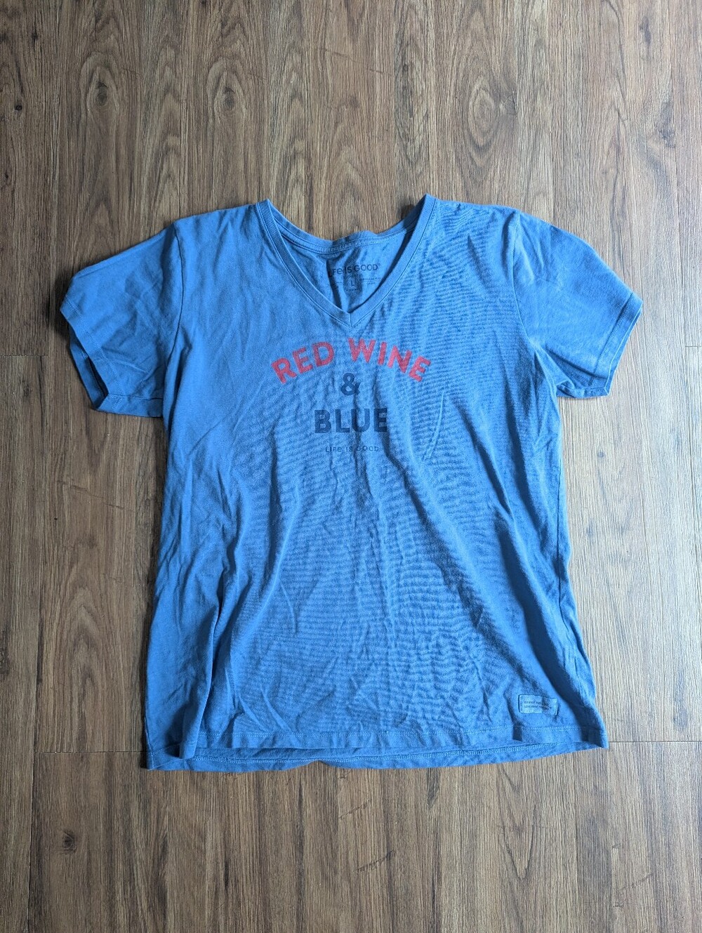 Life Is Good Red Wine & Blue Graphic V-Neck Tee Sz Large